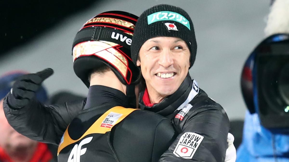 Der Japaner Noriaki Kasai nahm 1988 erstmals an einem Weltcup teil und springt noch mit über 50 Jahren bei den Besten der Welt mit. 1992 feierte er seinen größten Erfolg: Skiflug-Weltmeister in Harrachov. (Foto)