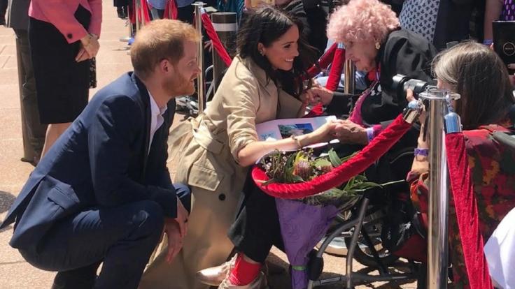 Im Herbst 2018 durfte Herzogin Meghan Daphne Dunne kennenlernen, die seit Jahren Prinz Harrys größter Fan ist.