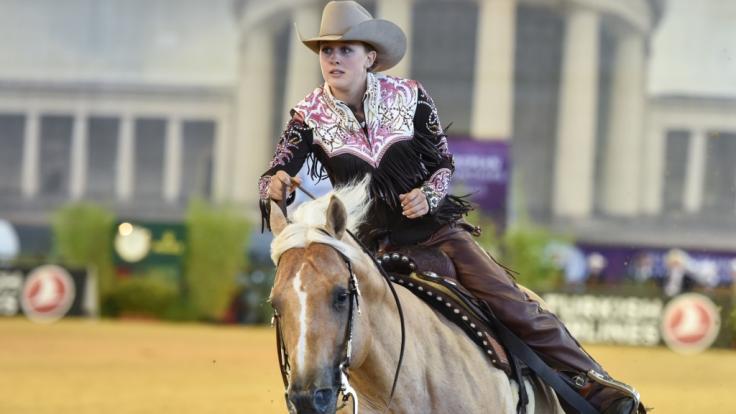 Gina-Maria Schumacher muss ihre Karriere im Westernreiten vorübergehend pausieren.