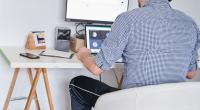 Schön von daheim arbeiten - da geht's auch mal in Jogginghose an den Schreibtisch. So soll künftig die Arbeitswelt der Generation Z aussehen.