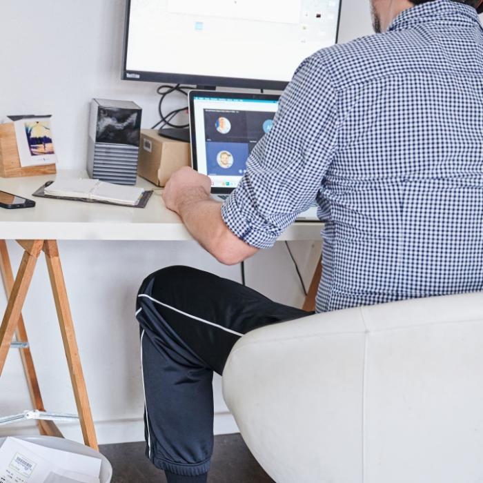 Schön von daheim arbeiten - da geht's auch mal in Jogginghose an den Schreibtisch. So soll künftig die Arbeitswelt der Generation Z aussehen.