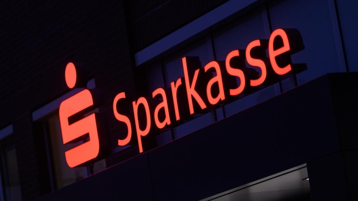 Die Sparkasse Herford will nun die Geb&uuml;hren f&uuml;r Girokonten erh&ouml;hen - bis zu 36 Euro mehr pro Jahr kostet das Kunden. (Foto)