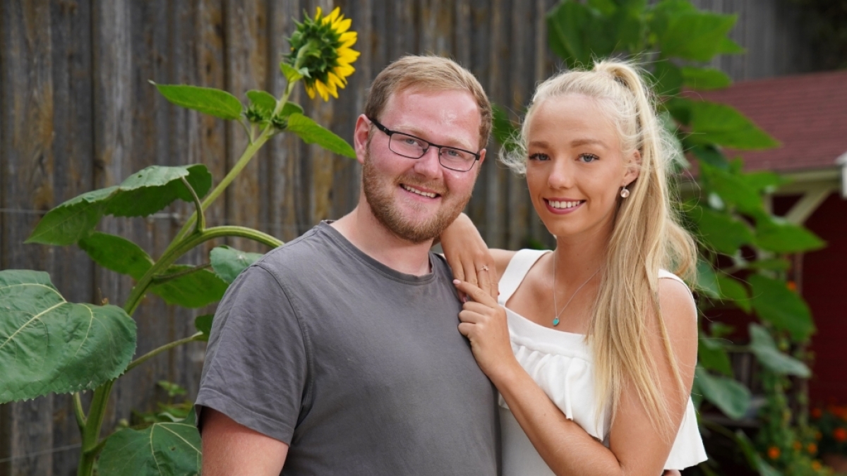 "Bauer sucht Frau" 2018: Matthias und Tayisia freuen sich &uuml;ber tierischen Nachwuchs. (Foto)