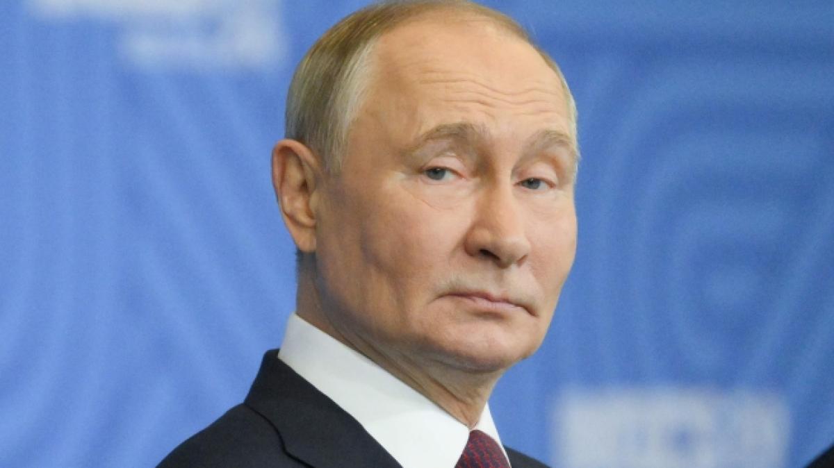 Wladimir Putin soll russische Schulkinder mit perfiden Gehirnw&auml;sche-Methoden zu Nachwuchs-Soldaten drillen. (Foto)