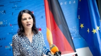 Annalena Baerbock bei einer Pressekonferenz in der Deutschen Botschaft.