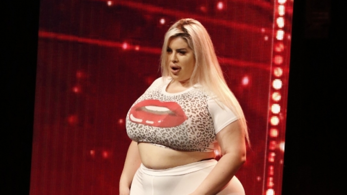 Natasha Crown aus Schweden pr&auml;sentiert eine Twerking-Performance des dicksten Hinterteils der Welt. (Foto)