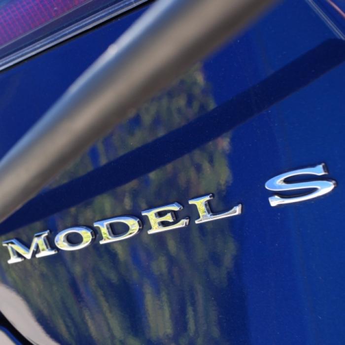 Familienvater (48) in Tesla verbrannt! Führte ein fehlerhaftes Auto zu seinem Tod?