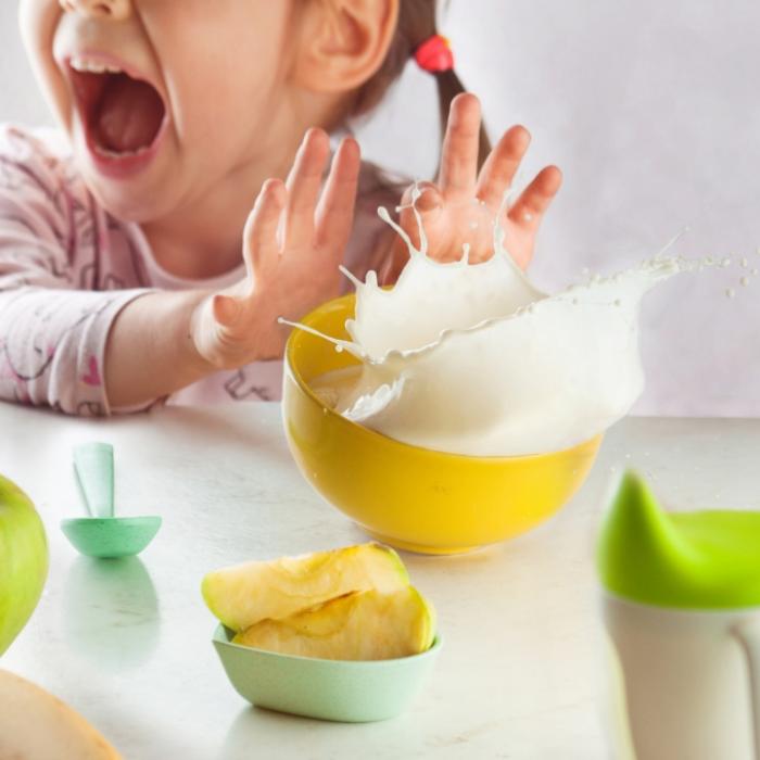 Kinder eingesperrt und bis zum Erbrechen genötigt - Erzieherin unter Verdacht