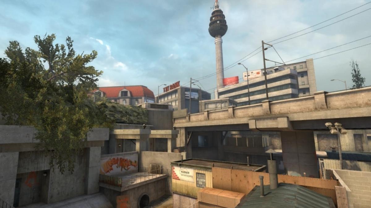 H&auml;userfassaden und sogar der Fernsehturm zieren die Map Overpass in CS:GO. Das Setting spielt in Berlin und bietet mit den vielen Tunnelwegen viele taktische Finessen. (Foto)