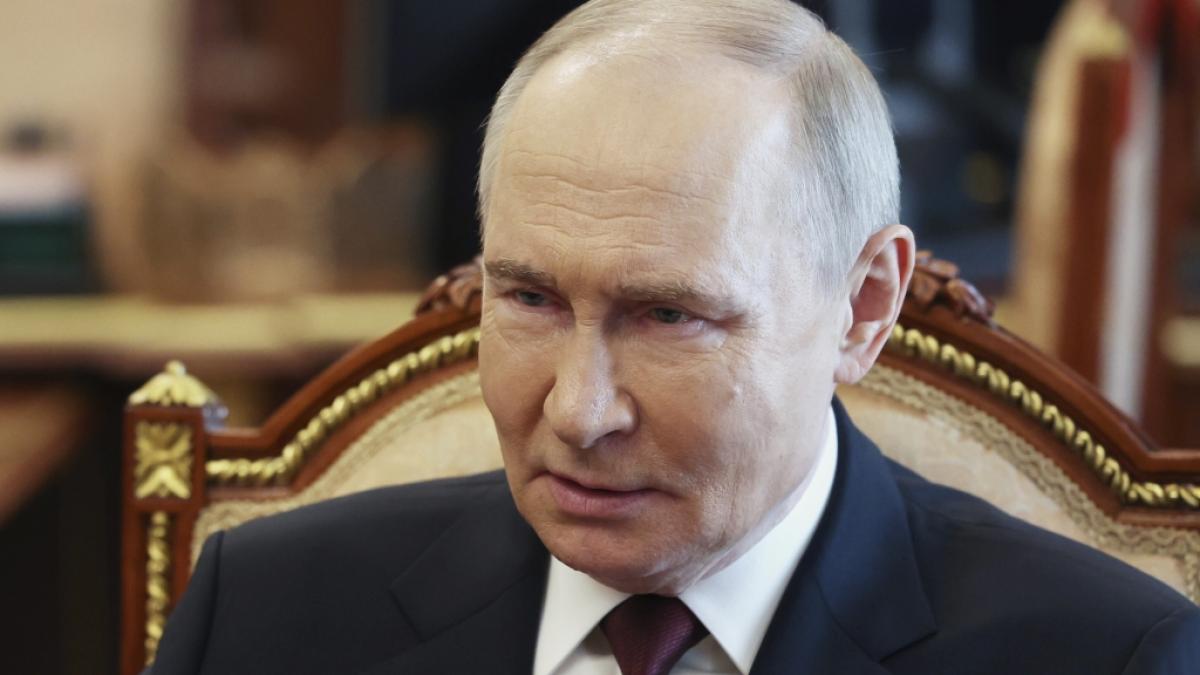 Immer wieder wird Wladimir Putin von seinen eigenen Soldaten im Ukraine-Krieg bis auf die Knochen blamiert. (Foto)