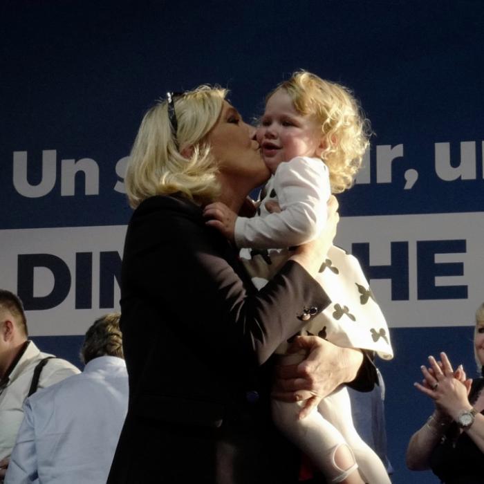 So lebt die Politikerin zwischen Affären und Attacken abseits des Wahlkampfes