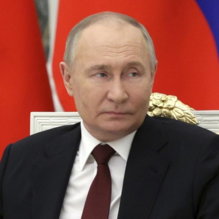 Massiver Feuerball erhebt sich - Putin-Munitionslager gesprengt