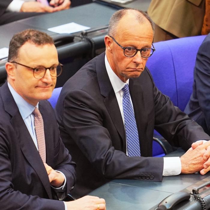 So spottet das Netz über das Wahl-Debakel des CDU-Kanzlerkandidaten