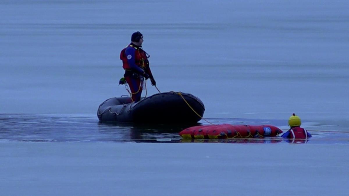Taucher suchen in einem Stausee in Th&uuml;ringen nach dem vermissten Geschwisterpaar. (Foto)