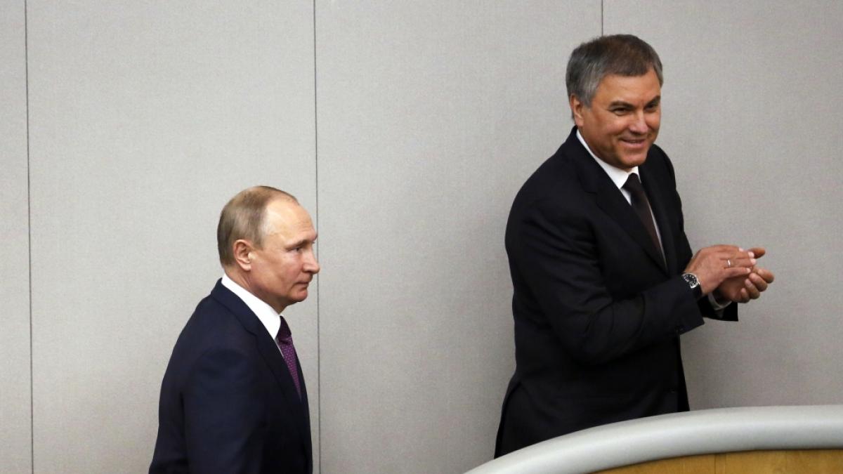 Wladimir Putin (l.) und Wjatscheslaw Wolodin. (Foto)
