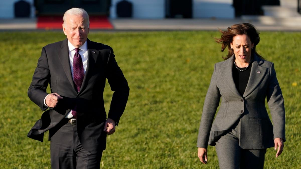 Zoff zwischen Joe Biden und Kamala Harris? Beim j&uuml;ngsten Auftritt zeigte der US-Pr&auml;sident seiner Vize die kalte Schulter. (Foto)