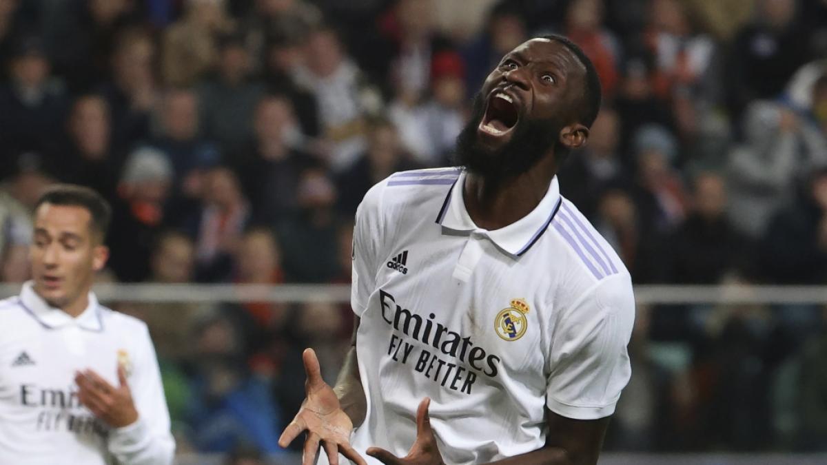 Antonio R&uuml;diger wurde im Champions-League-Spiel gegen Schachtjor Donezk schwer am linken Auge verletzt. (Foto)