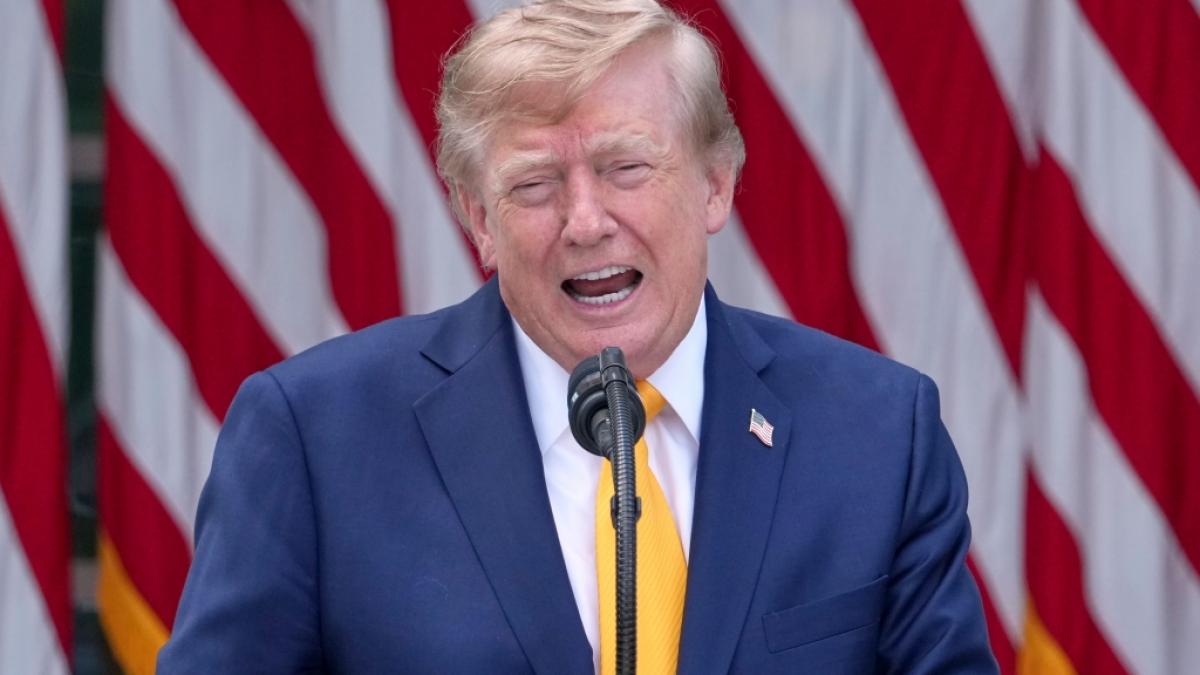 Donald Trump hatte im Rosengarten des Wei&szlig;en Hauses bei einer Veranstaltung zum Schuljahresbeginn gro&szlig;e M&uuml;he, gegen seine M&uuml;digkeit anzuk&auml;mpfen. (Foto)