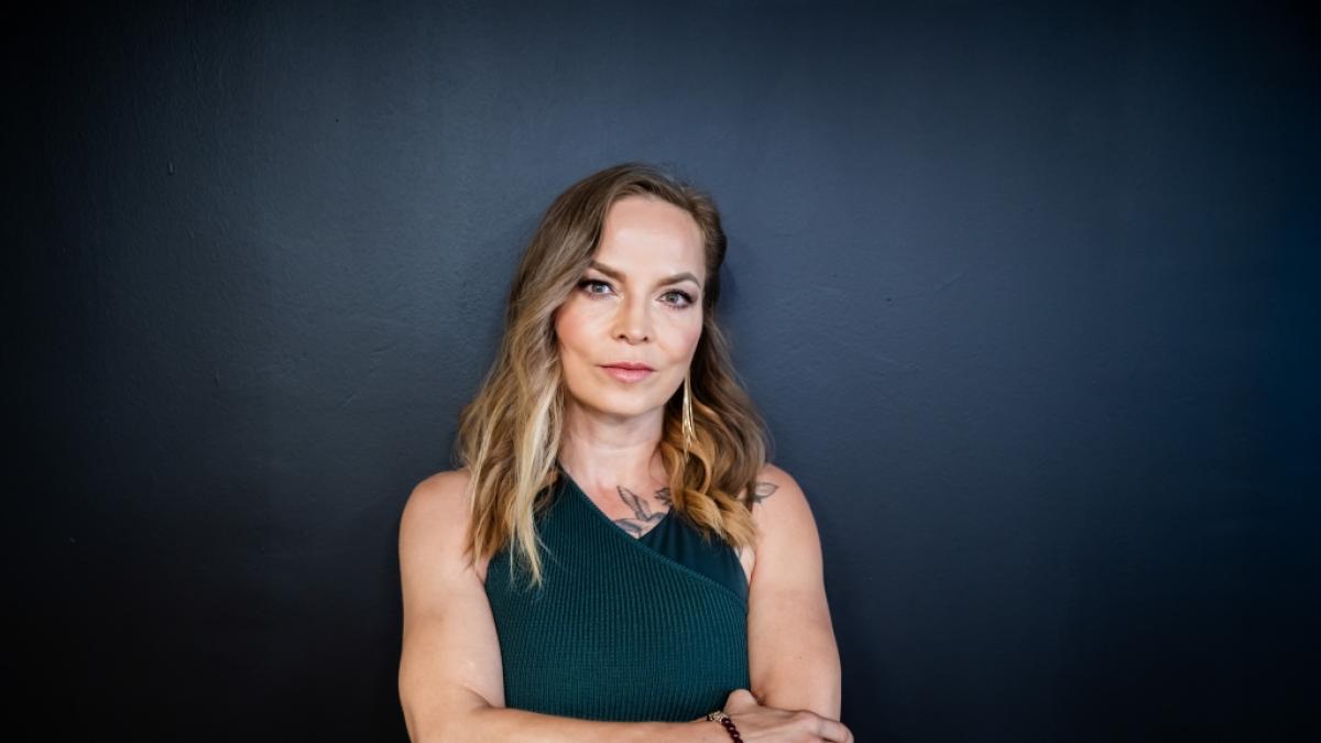 Regina Halmich sorgt mit ihrem Vorweihnachtsoutfit im Netz f&uuml;r Hitzewallungen. (Foto)