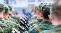 Russische Soldaten müssen aufgrund von Munitionsmangel nun offenbar Spaten im Nahkampf einsetzen. (Symbolbild)