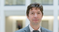 Christian Drosten ist Virologe an der Charité in Berlin - und wird in der Corona-Krise als Sex-Symbol gefeiert.