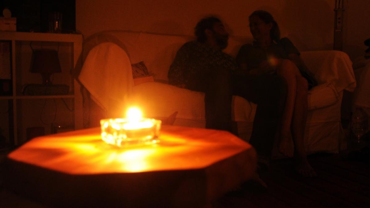 Bei einem&nbsp;Blackout-Szenario sollten Sie lieber auf Notstromversorgung, als auf Kerzenlicht setzen (Foto)