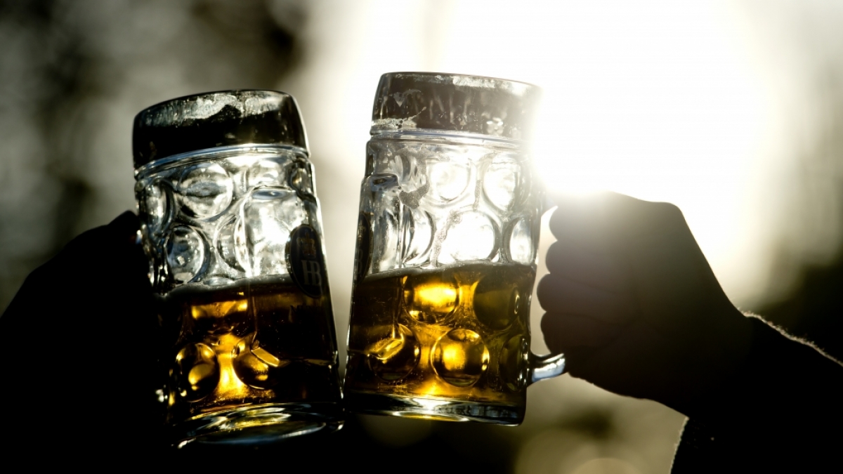 Laut Stiftung Warentest sind viele alkoholfreie Biere mit dem Pflanzenschutzmittel Glyphosat belastet. (Foto)