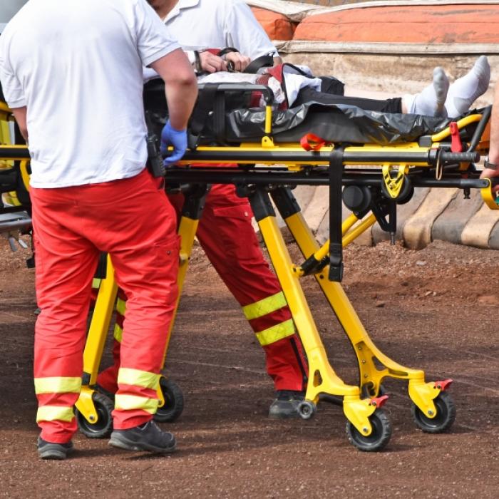 Schweres-Unfall-Drama! Buddy mit Kran aus Wohnung gehievt