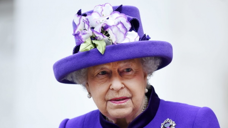 Die Queen ist alles andere als amüsiert: Um ein Haar wäre die Monarchin von einem Bodyguard erschossen worden!
