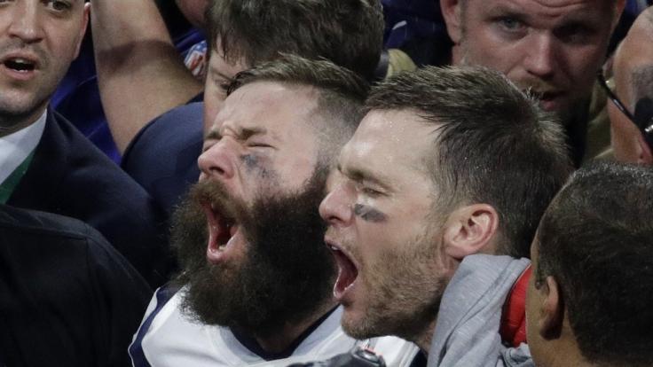 ulian Edelman (M, l) und Tom Brady von den Patriots jubeln nach dem gewonnenen Spiel.
