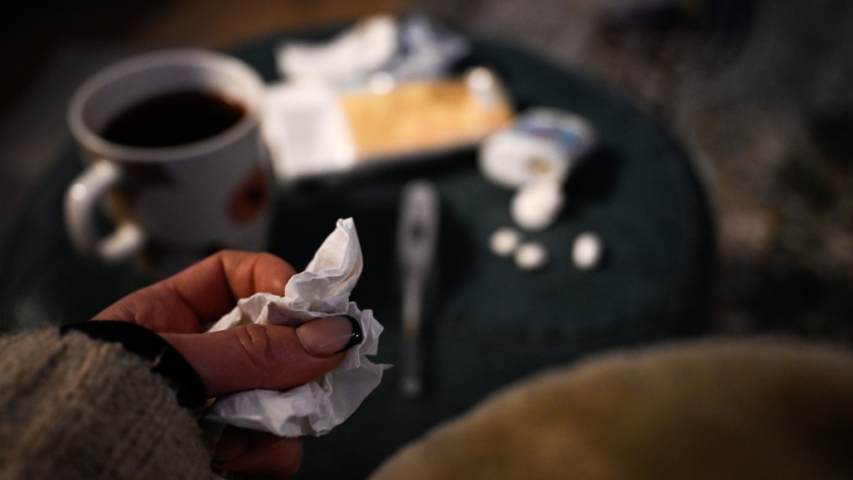 Die Grippesaison ruft wieder nach &auml;rztlichen Utensilien beim morgendlichen Kaffee. (Symbolbild) (Foto)