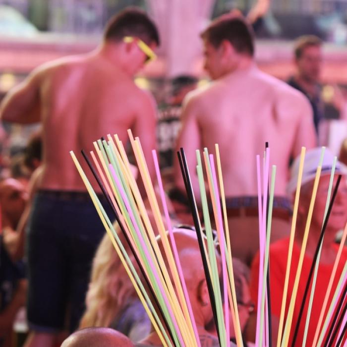 Bierkönig, Megapark und Co. öffnen: DIESE Promis geben jetzt Vollgas!