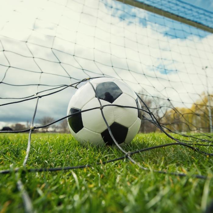 Er brach vor seiner Mutter zusammen - Fußballer (30) stirbt vor erstem Training