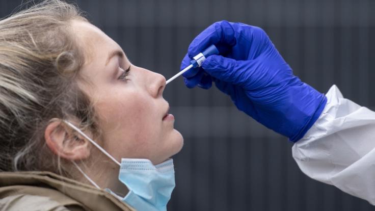 Die Zahl der Coronavirus-Neuinfektionen in Deutschland hat am 20. November 2020 mit mehr als 23.600 Fällen einen traurigen Höchststand erreicht.