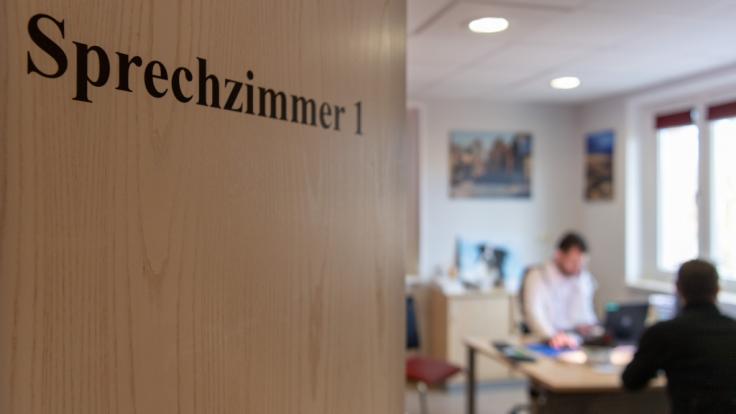 Kommt jetzt die Strafe für Patienten, die die falschen Ärzte aufsuchen? (Symbolbild)