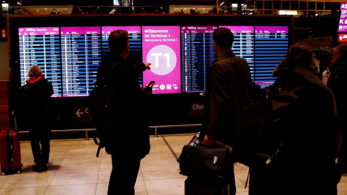 Wegen Klimaaktivisten musste der Flugbetrieb am BER unterbrochen werden. (Foto)