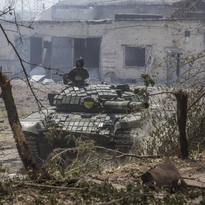 Russlands Militär beschießt Waffenlager im Westen der Ukraine