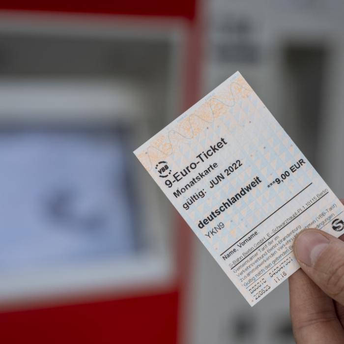 Chaos durch Billigtickets befürchtet! Muss die Polizei überfüllte Züge räumen?