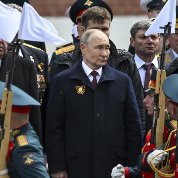 Entsetzliches Video zeigt: Putin-Soldaten misshandeln gefesselte Ukrainer