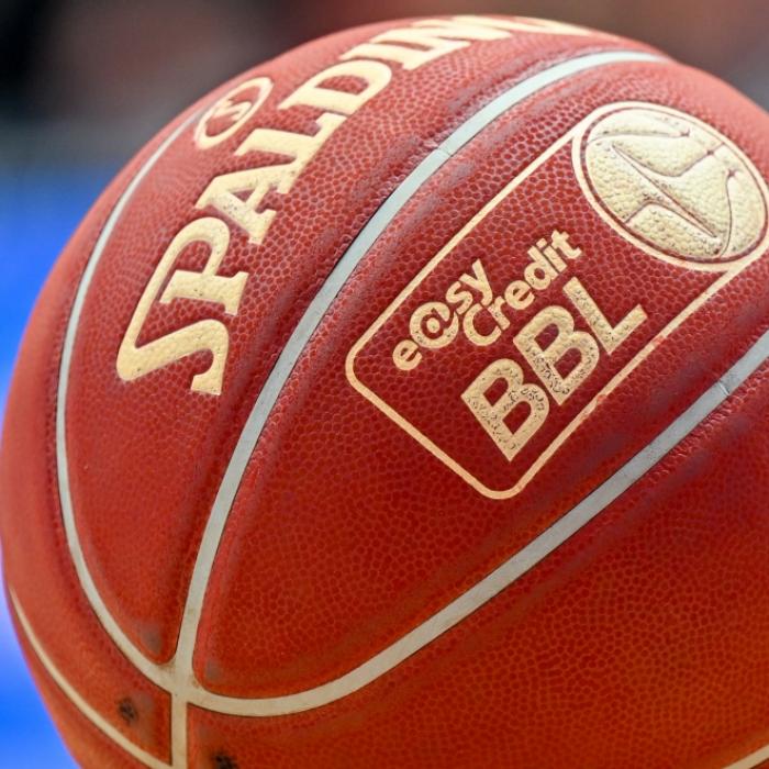 Coach Steven Esterkamp feiert Sieg