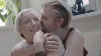 Martin und Uli haben sich über eine Online-Dating-Plattform kennengelernt und leben eine offene Beziehung. Das heißt, sie gehen emotionale und sexuelle Verbindungen auch zu anderen ein.