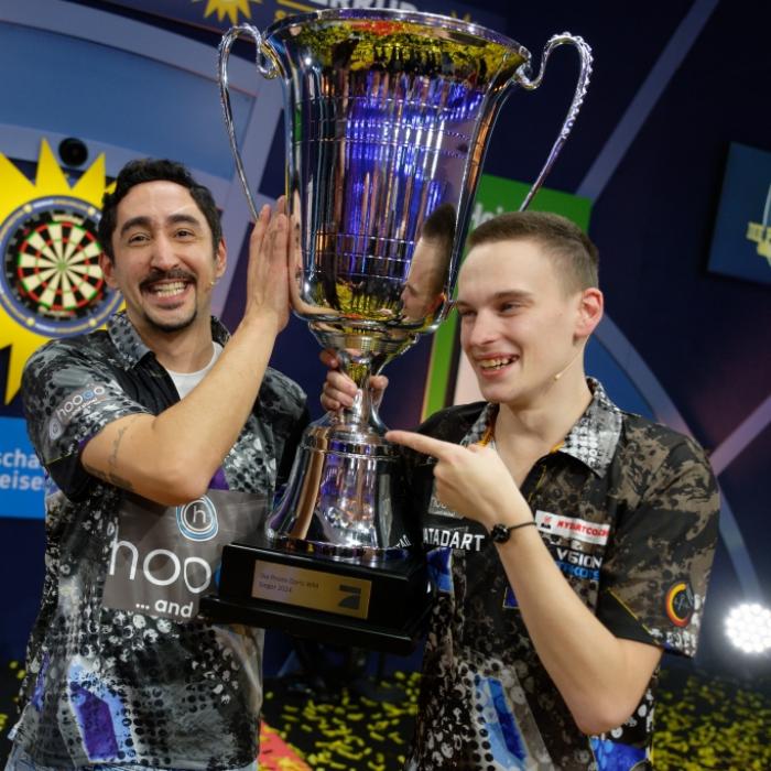 Eko Fresh vernichtet Verona Pooth im Darts-Finale! Alle Ergebnisse hier