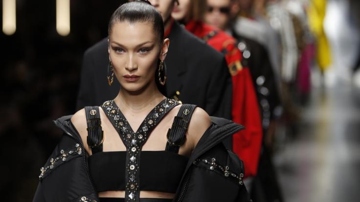 Bella Hadid gönnt sich ein Sonnenbad bei Instagram.