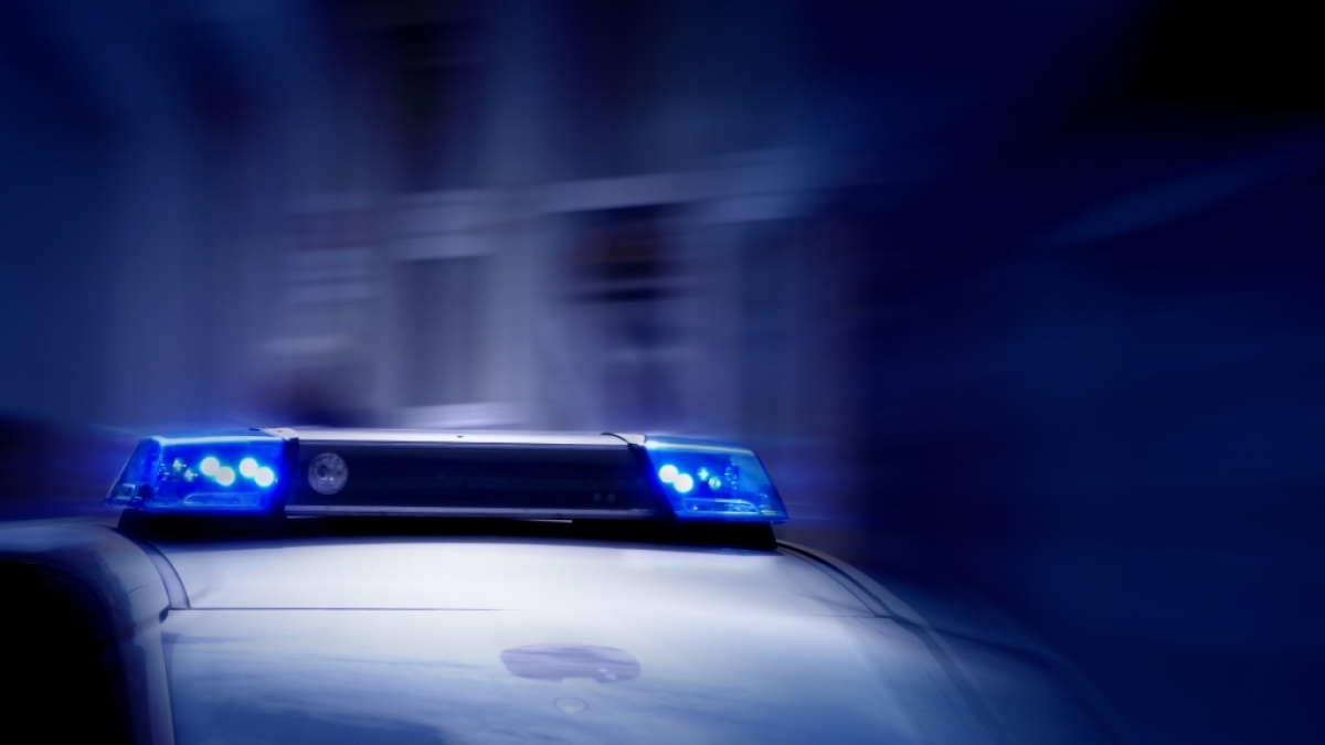 In Essen kam es am Montagabend zu einem Gro&szlig;einsatz der Polizei, nachdem mehrere vermummte Personen ein Auto angegriffen hatten. (Foto)