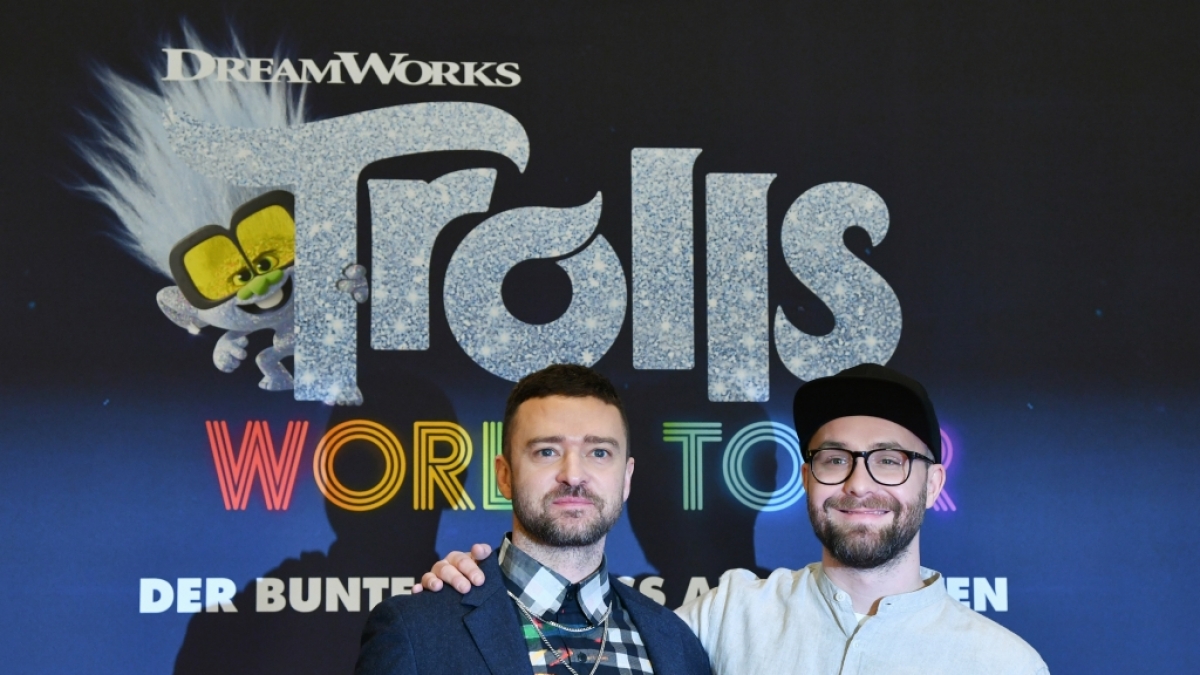 Justin Timberlake (l.) posiert mit Mark Forster f&uuml;r den&nbsp;Kinofilm "Trolls World Tour". (Foto)
