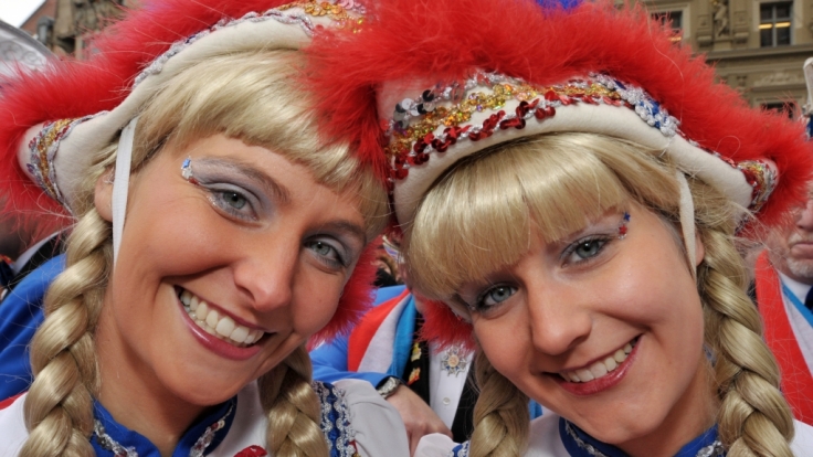 Ganz egal ob in Mainz, Köln oder sonst irgendwo: Die Funke-Mariechen dürfen beim Karneval nicht fehlen.