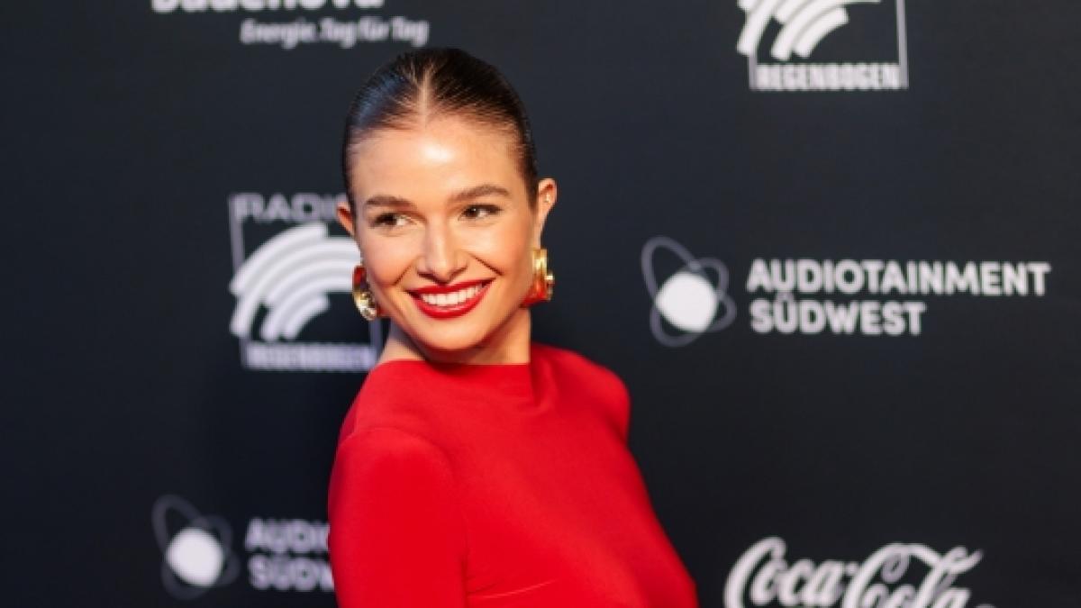 Moderatorin Lola Weippert pr&auml;sentiert sich bei Instagram und auf dem roten Teppich regelm&auml;&szlig;ig im besten Licht. (Foto)