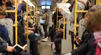 Für Reisende in Bussen und Bahnen gilt die 3G-Regeln - mitfahren darf nur, wer geimpft, genesen oder frisch getestet ist.