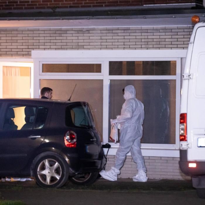 Mutter und zwei Kinder tot in Wohnung gefunden - Vater festgenommen