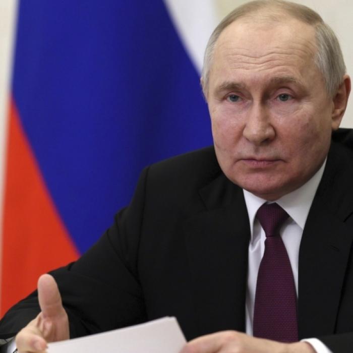 Putins TV-Team bei massiver Detonation von 